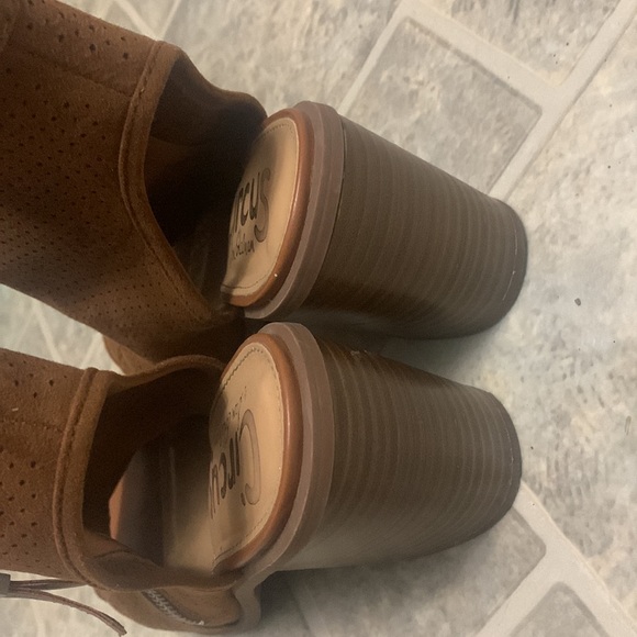 Size 7 Sam Edelman “Circus” booties. - Picture 10 of 10